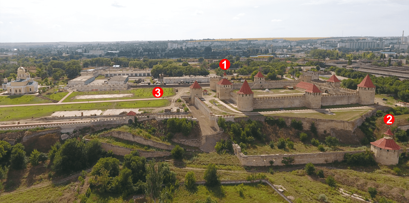 A modern photograph of the fortress with marks of the location of part of the mosques. Under number 3 - Dagestan mosque, later the Church of the Holy Trinity, later the first temple of Alexander Nevsky